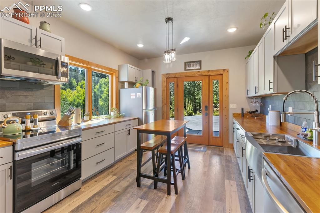 Florissant, Colorado, 80816, United States, 3 Bedrooms Bedrooms, ,3 BathroomsBathrooms,Residential,Active,1992212