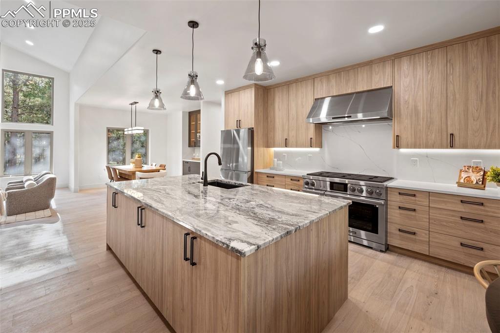 Colorado Springs, Colorado, 80908, United States, 4 Bedrooms Bedrooms, ,5 BathroomsBathrooms,Residential,Active,1992290