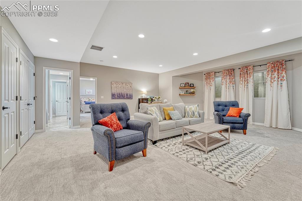 Colorado Springs, Colorado, 80908, United States, 4 Bedrooms Bedrooms, ,4 BathroomsBathrooms,Residential,Active,1992214