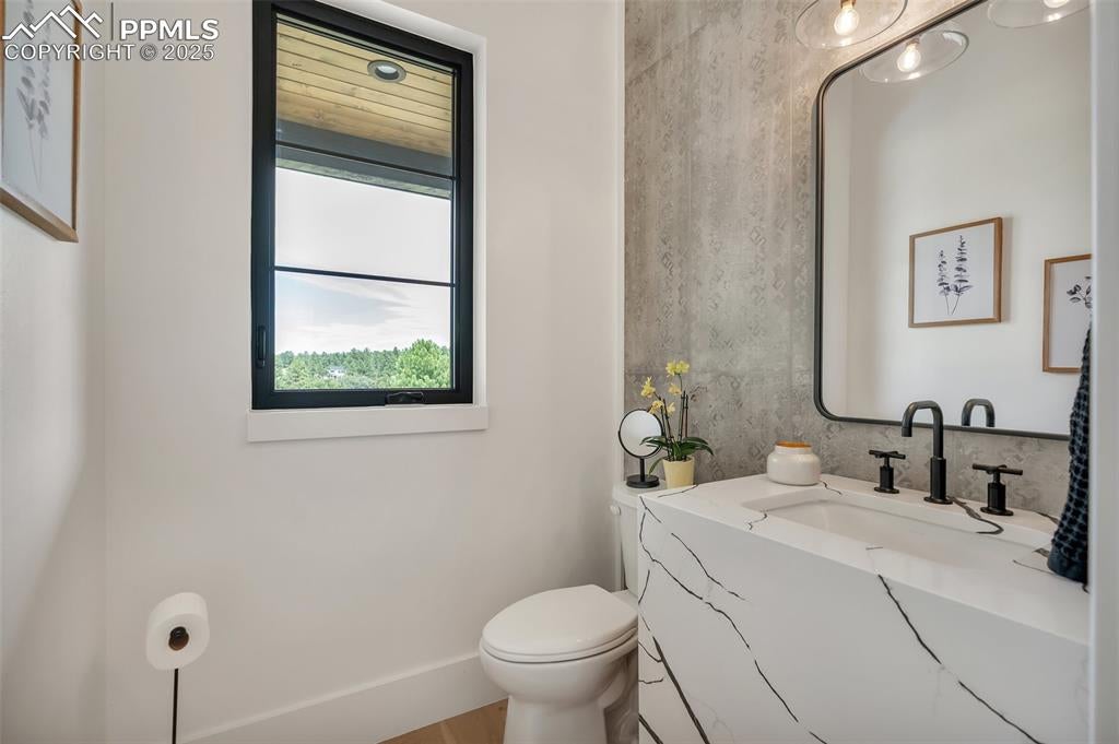 Franktown, Colorado, 80116, United States, 4 Bedrooms Bedrooms, ,5 BathroomsBathrooms,Residential,Active,1968385