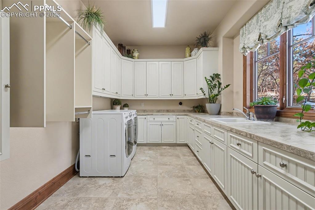 Colorado Springs, Colorado, 80906, United States, 5 Bedrooms Bedrooms, ,7 BathroomsBathrooms,Residential,Active,2017120