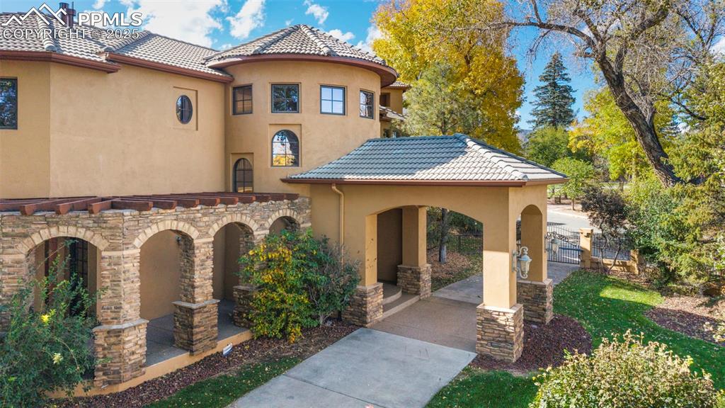 Colorado Springs, Colorado, 80906, United States, 5 Bedrooms Bedrooms, ,8 BathroomsBathrooms,Residential,Active,1992319