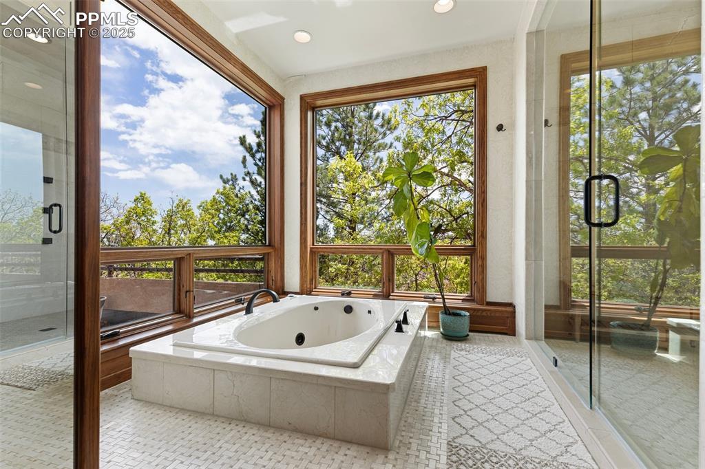 Colorado Springs, Colorado, 80906, United States, ,6 BathroomsBathrooms,Residential,Active,1823998
