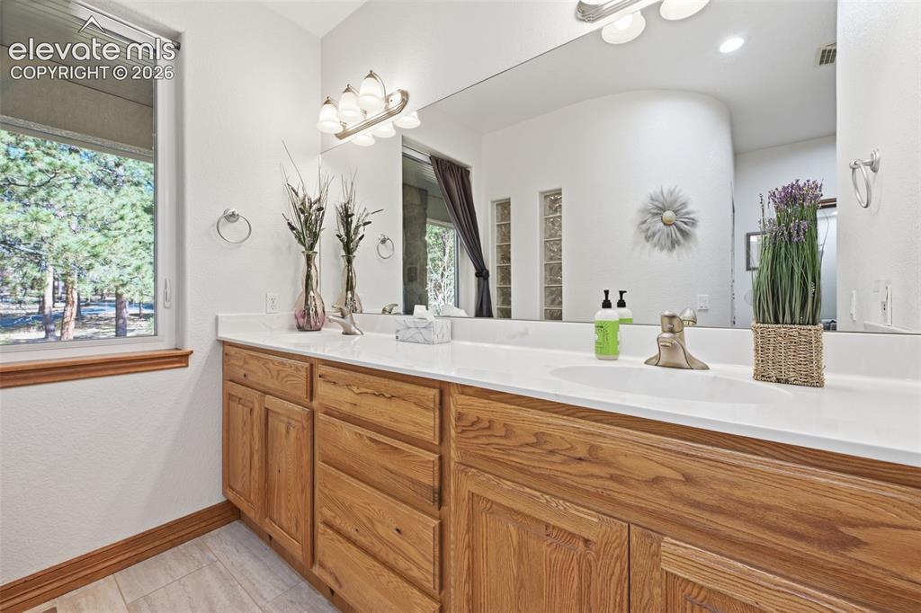 Colorado Springs, Colorado, 80908, United States, 6 Bedrooms Bedrooms, ,5 BathroomsBathrooms,Residential,Active,2045782