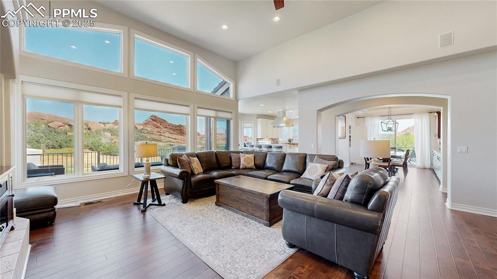 Littleton, Colorado, 80125, United States, 5 Bedrooms Bedrooms, ,4 BathroomsBathrooms,Residential,Active,1927660