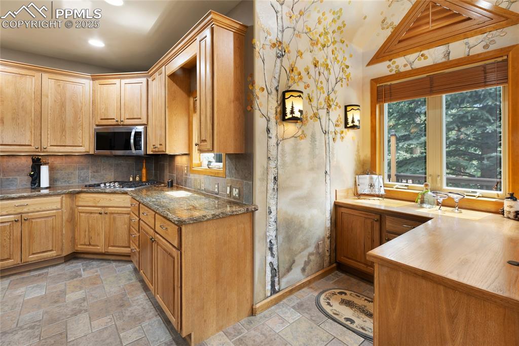 Woodland Park, Colorado, 80863, United States, 6 Bedrooms Bedrooms, ,5 BathroomsBathrooms,Residential,Active,1992273