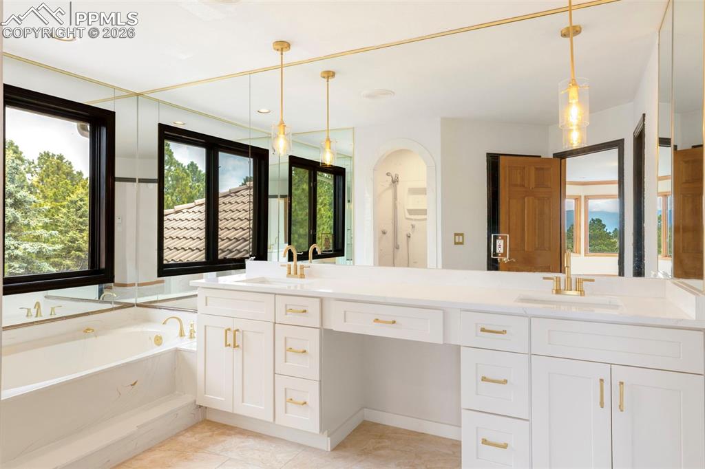 Monument, Colorado, 80132, United States, 5 Bedrooms Bedrooms, ,5 BathroomsBathrooms,Residential,Active,2043290