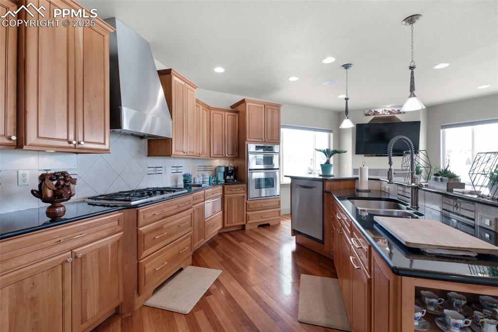 Monument, Colorado, 80132, United States, 5 Bedrooms Bedrooms, ,7 BathroomsBathrooms,Residential,Contingent,1992225