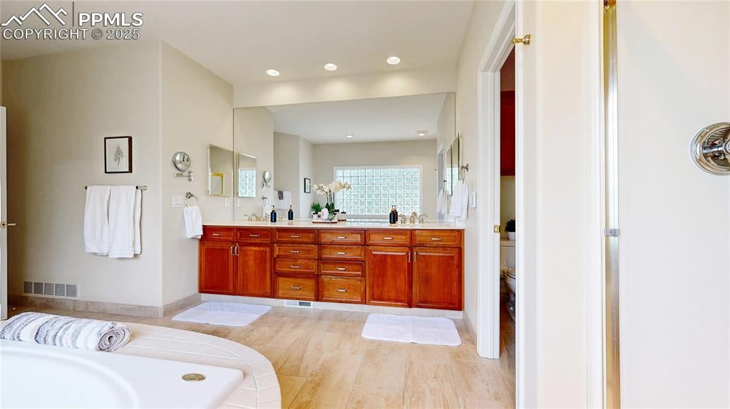 Littleton, Colorado, 80125, United States, 4 Bedrooms Bedrooms, ,4 BathroomsBathrooms,Residential,Active,1945275