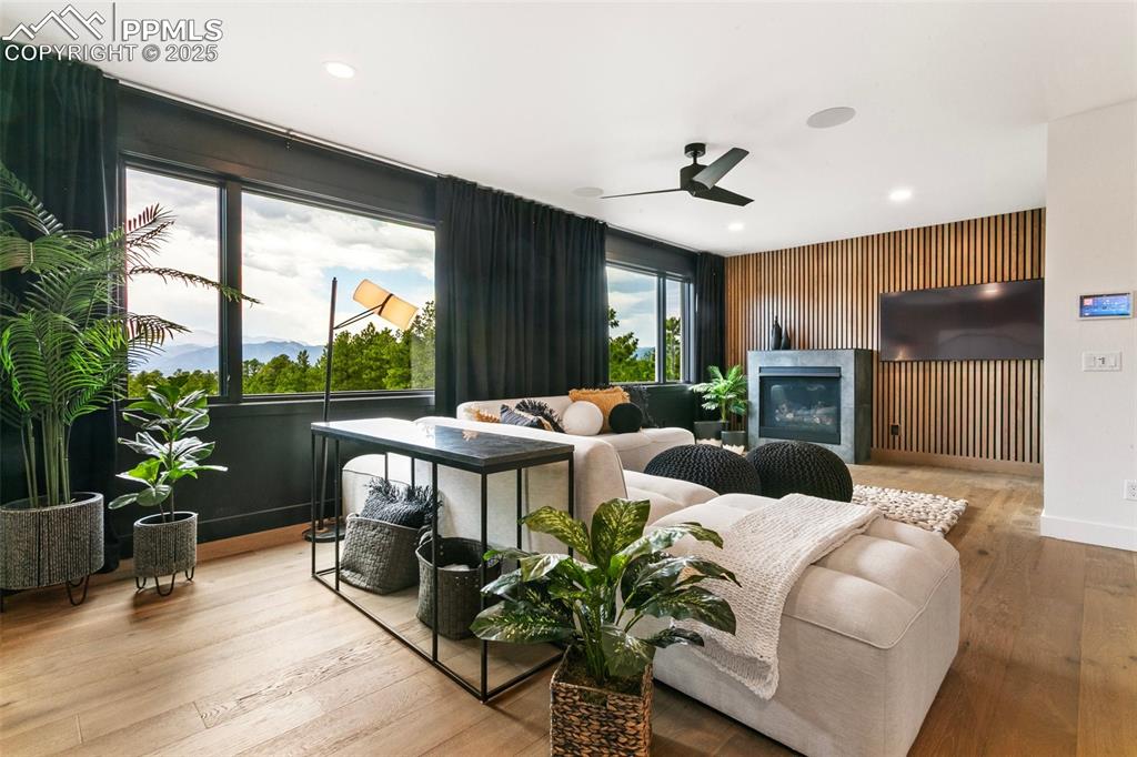 Monument, Colorado, 80132, United States, 6 Bedrooms Bedrooms, ,8 BathroomsBathrooms,Residential,Active,1992256