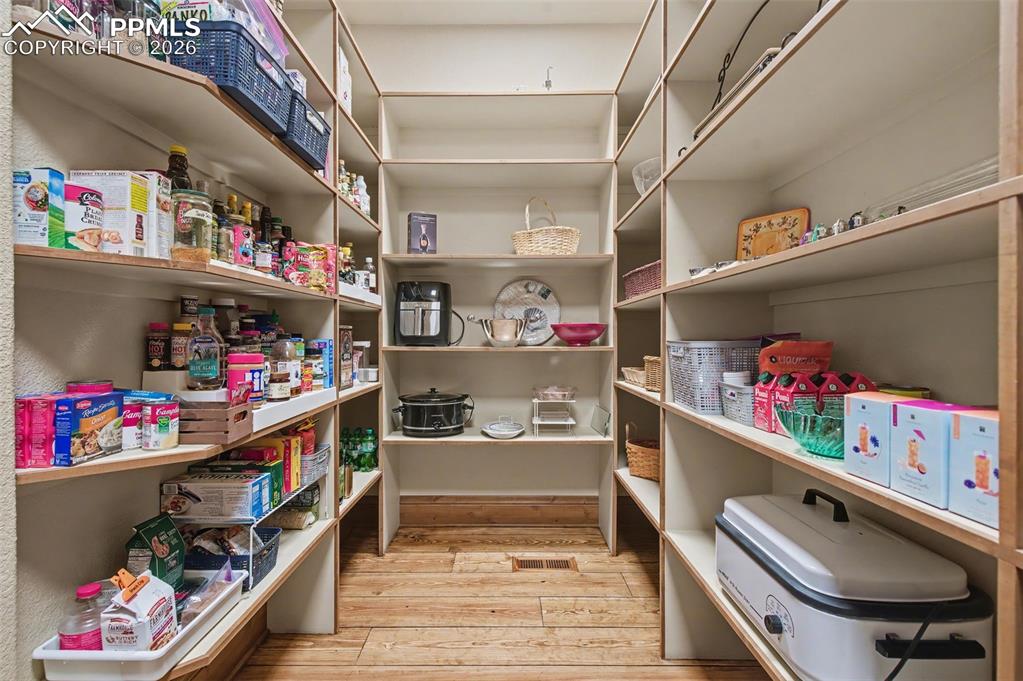 Colorado Springs, Colorado, 80906, United States, 5 Bedrooms Bedrooms, ,7 BathroomsBathrooms,Residential,Active,2017120