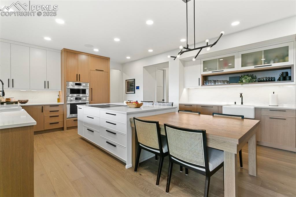 Monument, Colorado, 80132, United States, 6 Bedrooms Bedrooms, ,8 BathroomsBathrooms,Residential,Active,1992256