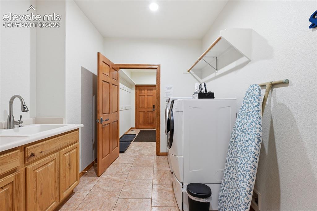 Colorado Springs, Colorado, 80908, United States, 6 Bedrooms Bedrooms, ,5 BathroomsBathrooms,Residential,Active,2045782