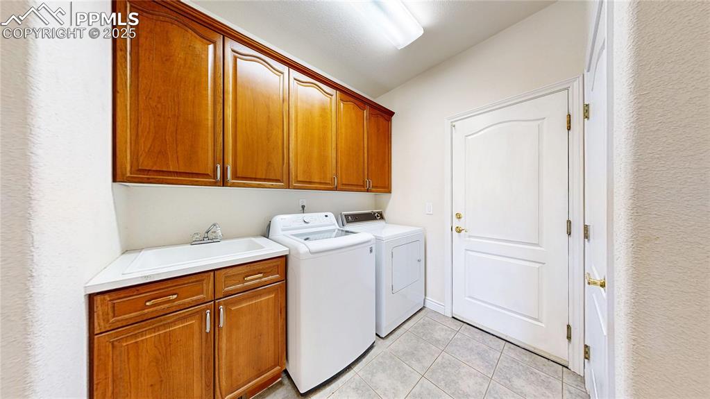 Littleton, Colorado, 80125, United States, 4 Bedrooms Bedrooms, ,4 BathroomsBathrooms,Residential,Active,1945275