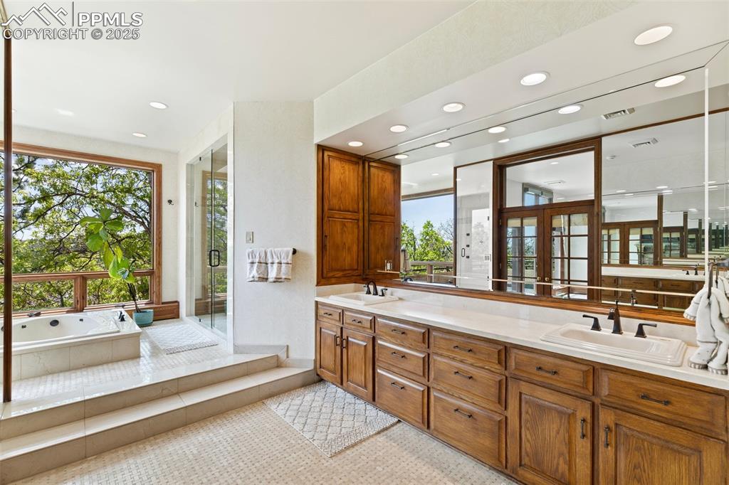 Colorado Springs, Colorado, 80906, United States, ,6 BathroomsBathrooms,Residential,Active,1823998