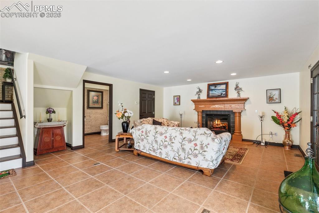 Colorado Springs, Colorado, 80906, United States, 5 Bedrooms Bedrooms, ,6 BathroomsBathrooms,Residential,Active,2014578