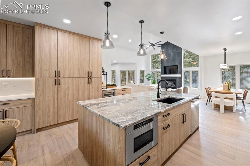 Colorado Springs, Colorado, 80908, United States, 4 Bedrooms Bedrooms, ,5 BathroomsBathrooms,Residential,Active,2014172