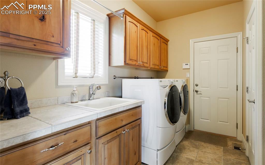 Colorado Springs, Colorado, 80918, United States, 5 Bedrooms Bedrooms, ,4 BathroomsBathrooms,Residential,Active,1909664