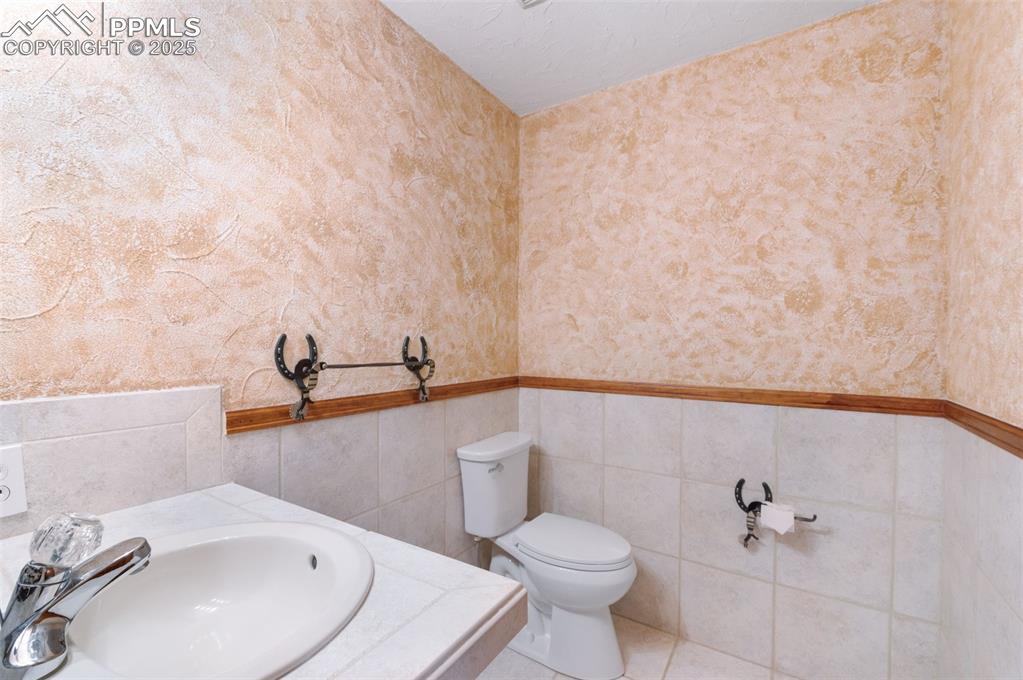 Castle Rock, Colorado, 80109, United States, 7 Bedrooms Bedrooms, ,5 BathroomsBathrooms,Residential,Active,1992309