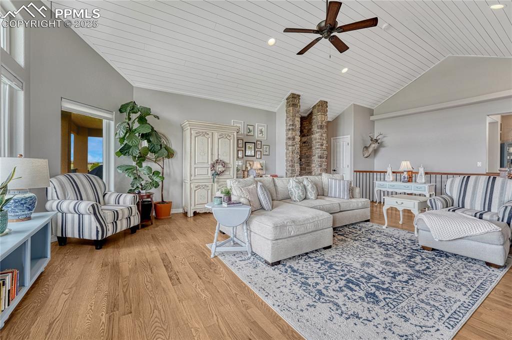 Colorado Springs, Colorado, 80908, United States, 4 Bedrooms Bedrooms, ,4 BathroomsBathrooms,Residential,Active,1992214