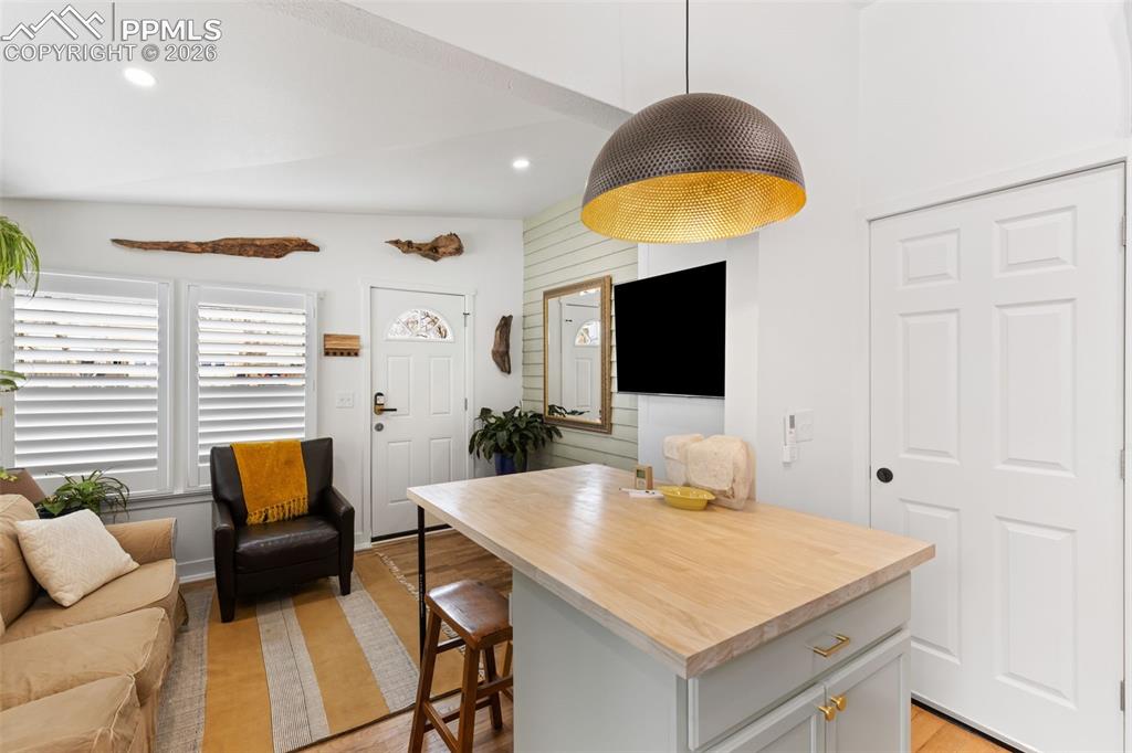 Colorado Springs, Colorado, 80903, United States, 2 Bedrooms Bedrooms, ,2 BathroomsBathrooms,Residential,Active,2045029