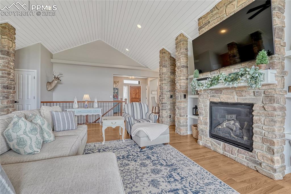 Colorado Springs, Colorado, 80908, United States, 4 Bedrooms Bedrooms, ,4 BathroomsBathrooms,Residential,Active,1992214