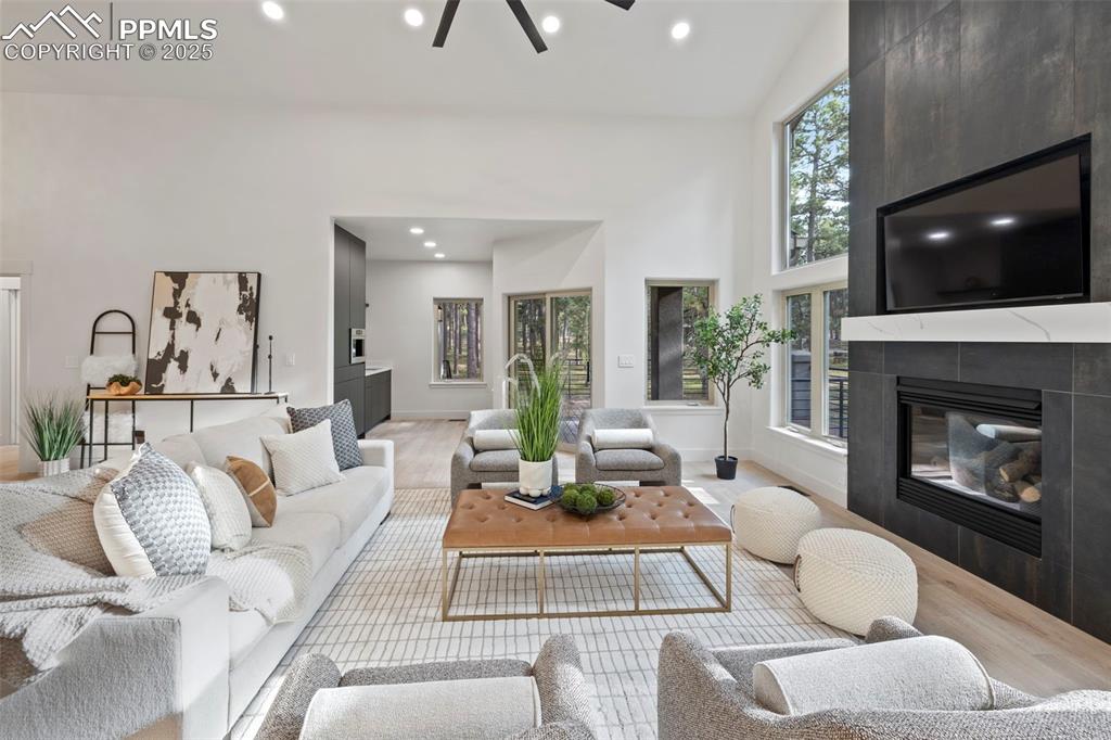 Colorado Springs, Colorado, 80908, United States, 4 Bedrooms Bedrooms, ,5 BathroomsBathrooms,Residential,Active,1992290