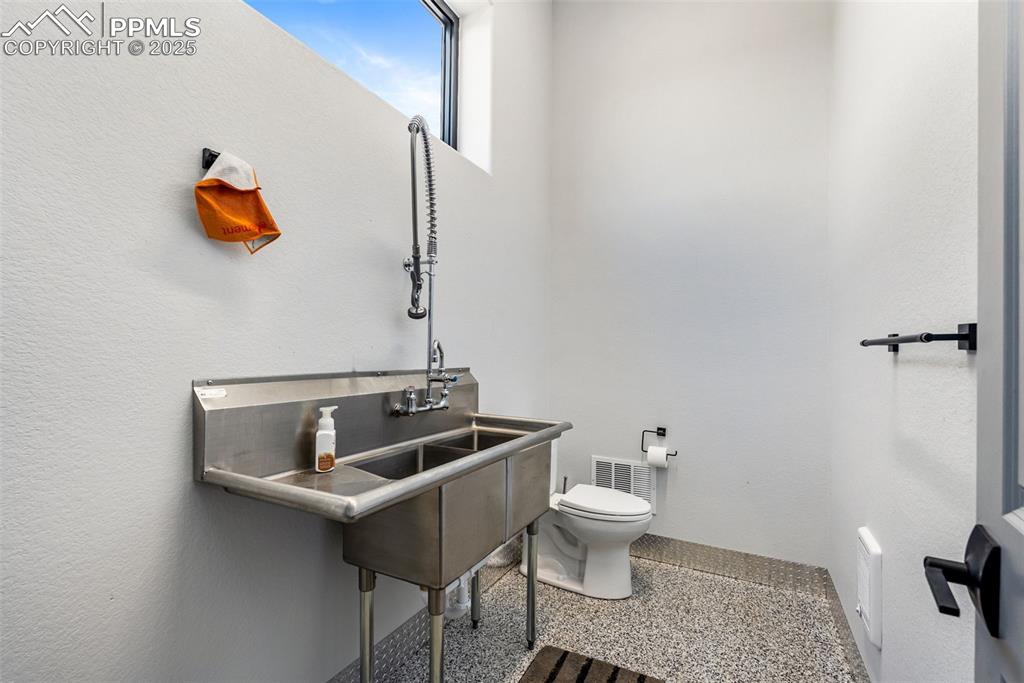 Monument, Colorado, 80132, United States, 6 Bedrooms Bedrooms, ,5 BathroomsBathrooms,Residential,Active,1992226