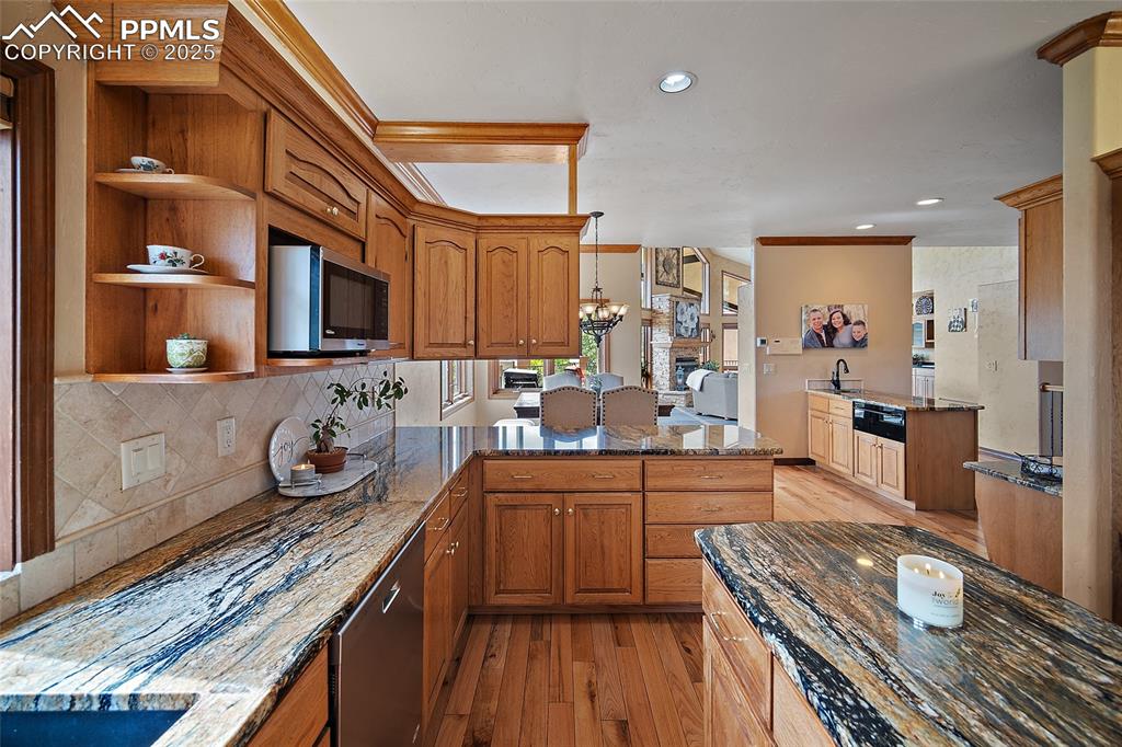 Colorado Springs, Colorado, 80908, United States, 5 Bedrooms Bedrooms, ,5 BathroomsBathrooms,Residential,Active,1954015