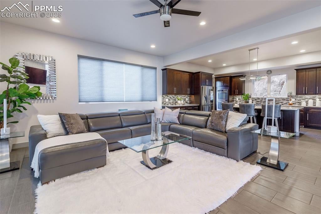 Manitou Springs, Colorado, 80829, United States, 3 Bedrooms Bedrooms, ,3 BathroomsBathrooms,Residential,Active,1992234