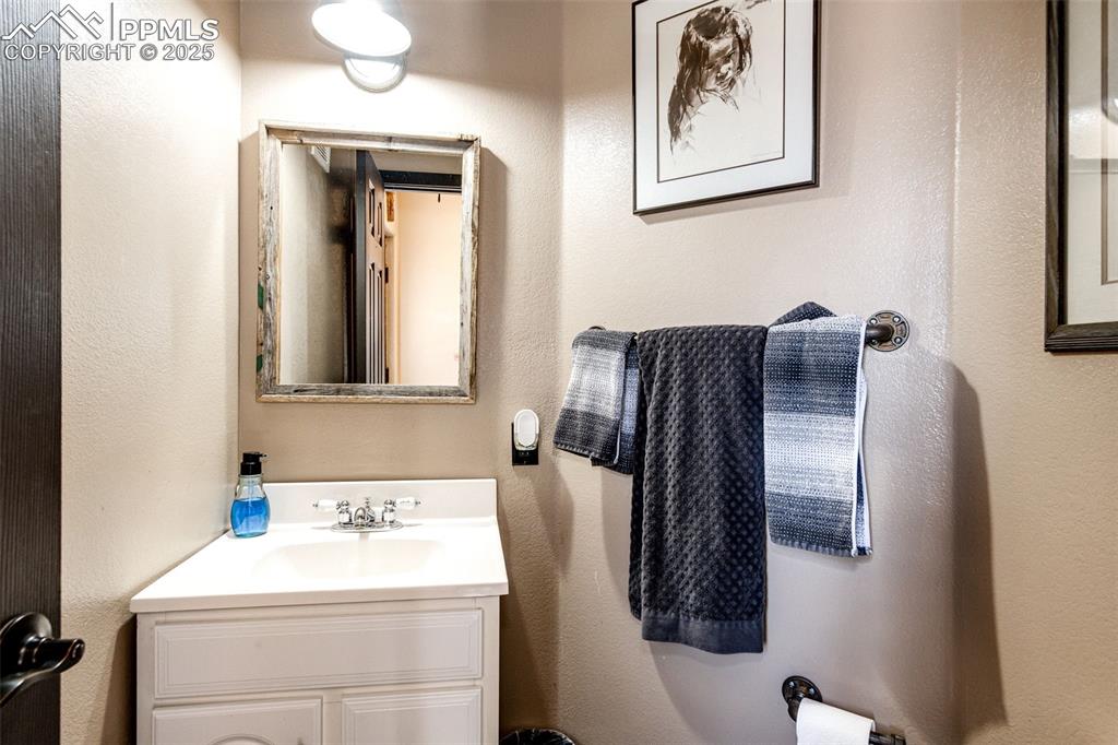 Elbert, Colorado, 80106, United States, 6 Bedrooms Bedrooms, ,7 BathroomsBathrooms,Residential,Active,1952758