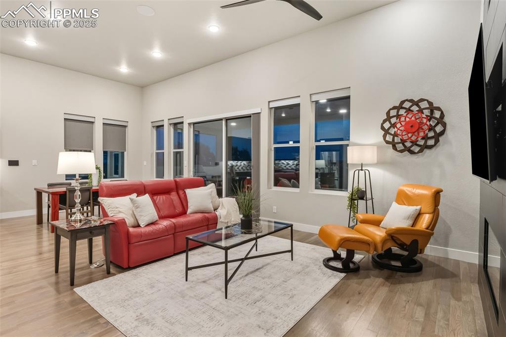 Colorado Springs, Colorado, 80904, United States, 4 Bedrooms Bedrooms, ,5 BathroomsBathrooms,Residential,Active,1992276