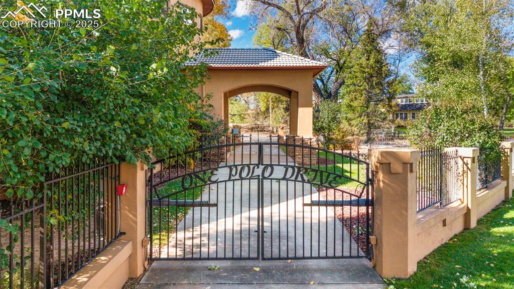 Colorado Springs, Colorado, 80906, United States, 5 Bedrooms Bedrooms, ,8 BathroomsBathrooms,Residential,Active,1992319