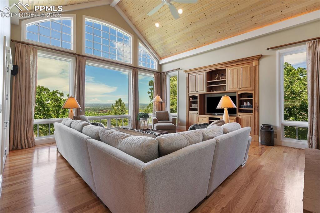 Colorado Springs, Colorado, 80906, United States, 6 Bedrooms Bedrooms, ,6 BathroomsBathrooms,Residential,Active,1880191