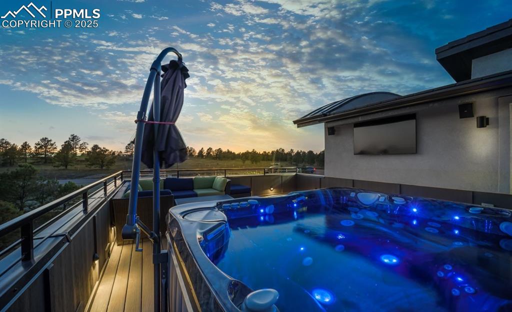 Colorado Springs, Colorado, 80908, United States, 5 Bedrooms Bedrooms, ,6 BathroomsBathrooms,Residential,Active,1936163