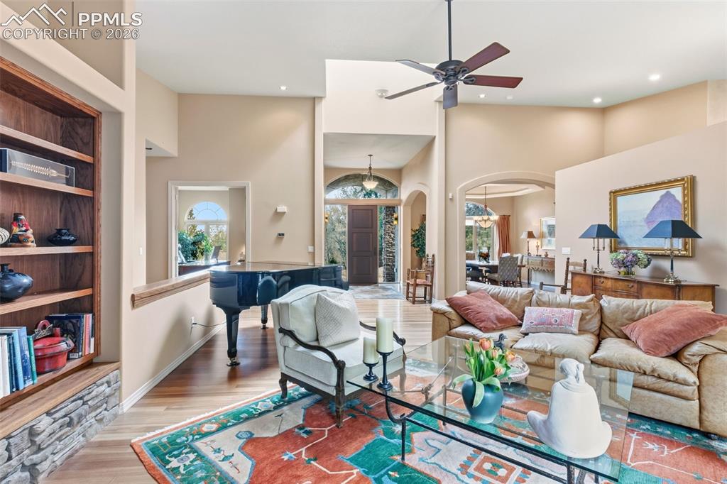 Colorado Springs, Colorado, 80906, United States, 4 Bedrooms Bedrooms, ,3 BathroomsBathrooms,Residential,Active,2045402