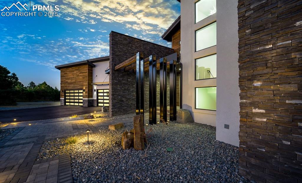 Colorado Springs, Colorado, 80908, United States, 5 Bedrooms Bedrooms, ,6 BathroomsBathrooms,Residential,Active,1936163