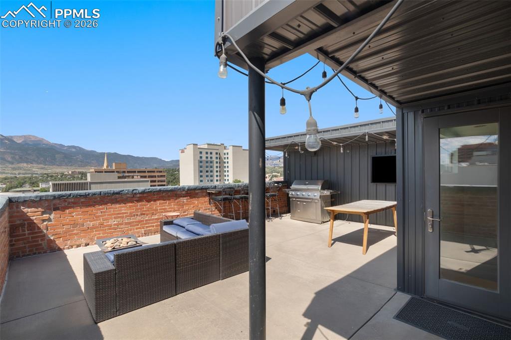 Colorado Springs, Colorado, 80903, United States, 3 Bedrooms Bedrooms, ,3 BathroomsBathrooms,Residential,Active,2010586