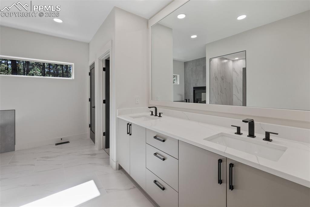 Colorado Springs, Colorado, 80908, United States, 4 Bedrooms Bedrooms, ,5 BathroomsBathrooms,Residential,Active,2014172