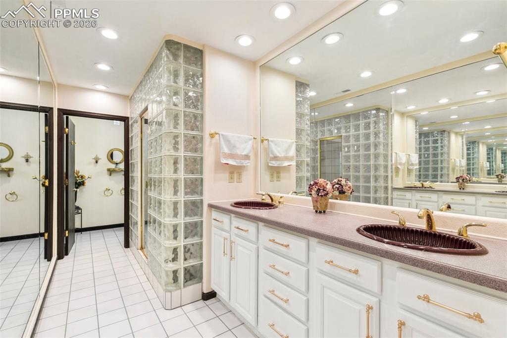 Colorado Springs, Colorado, 80906, United States, 5 Bedrooms Bedrooms, ,6 BathroomsBathrooms,Residential,Active,2014578