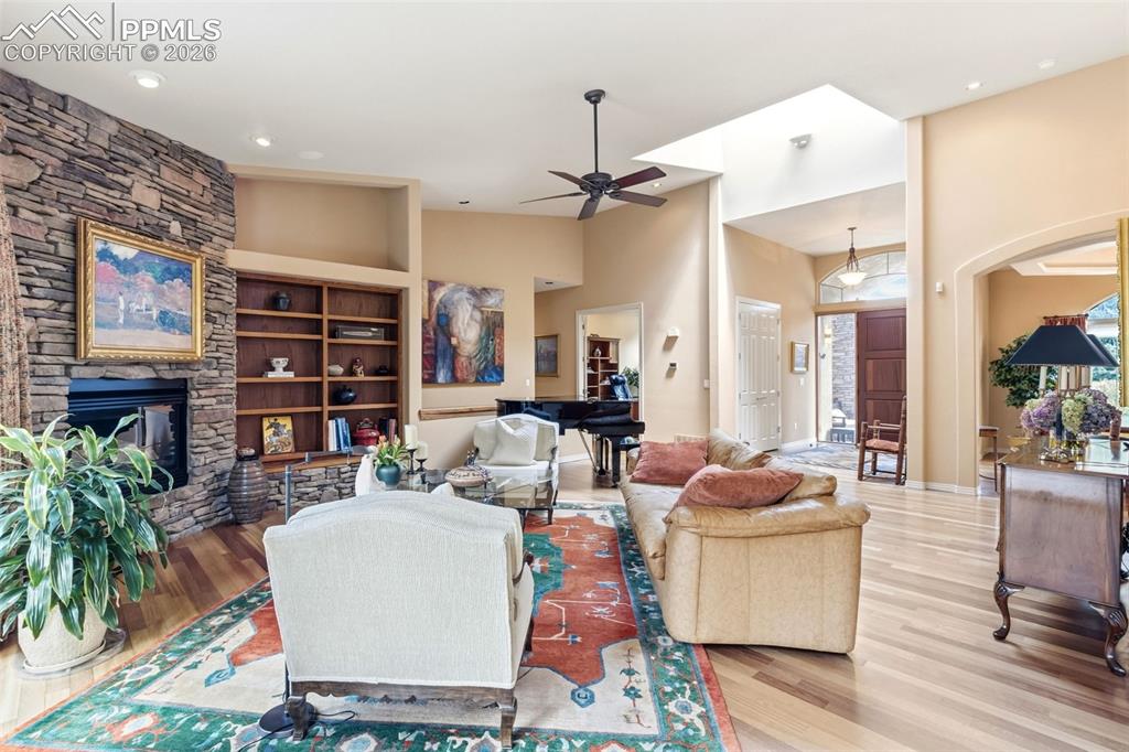 Colorado Springs, Colorado, 80906, United States, 4 Bedrooms Bedrooms, ,3 BathroomsBathrooms,Residential,Active,2045402