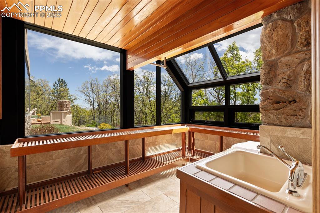 Colorado Springs, Colorado, 80906, United States, ,6 BathroomsBathrooms,Residential,Active,1823998
