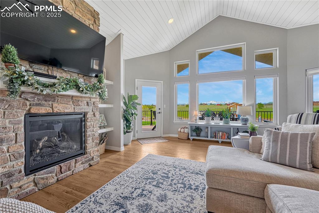 Colorado Springs, Colorado, 80908, United States, 4 Bedrooms Bedrooms, ,4 BathroomsBathrooms,Residential,Active,1992214