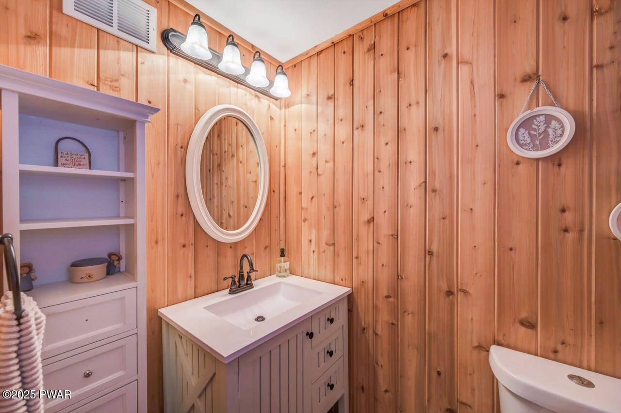 Lake Ariel, Pennsylvania, 18436, United States, 5 Bedrooms Bedrooms, ,2 BathroomsBathrooms,Residential,Active,2006806