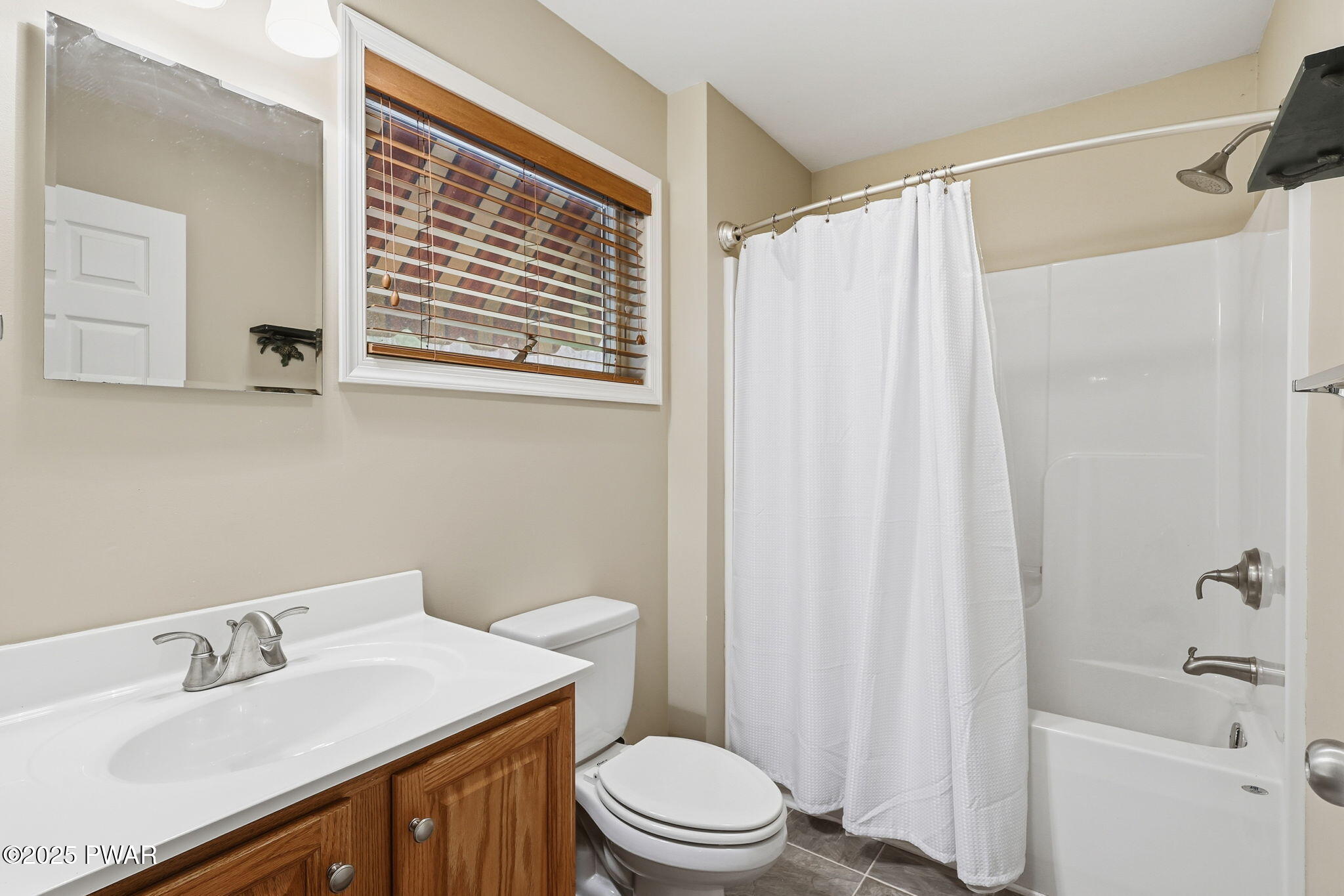 Hawley, Pennsylvania, 18428, United States, 2 Bedrooms Bedrooms, ,3 BathroomsBathrooms,Residential,Active,1985583