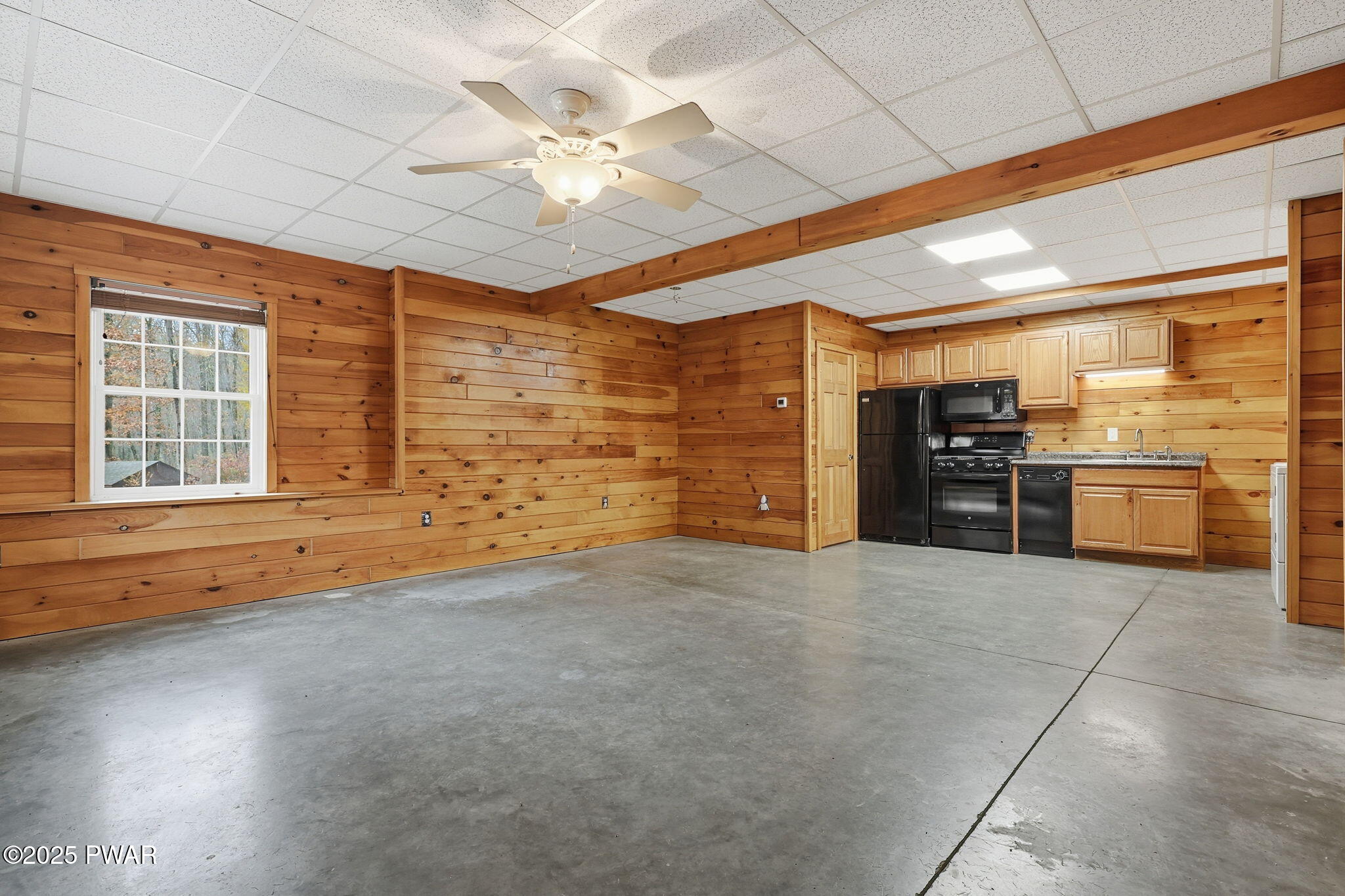 Hawley, Pennsylvania, 18428, United States, 2 Bedrooms Bedrooms, ,3 BathroomsBathrooms,Residential,Active,1985583