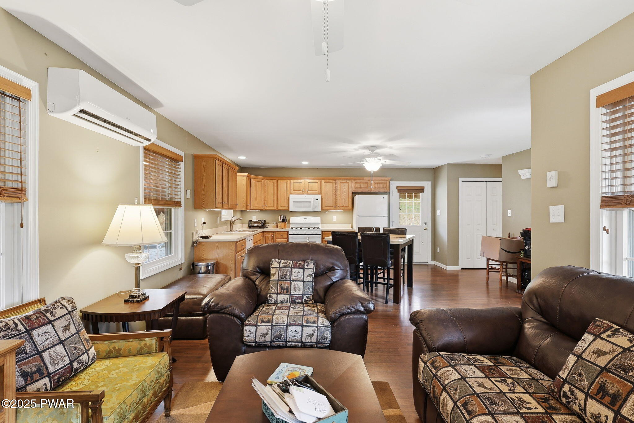 Hawley, Pennsylvania, 18428, United States, 2 Bedrooms Bedrooms, ,3 BathroomsBathrooms,Residential,Active,1985583