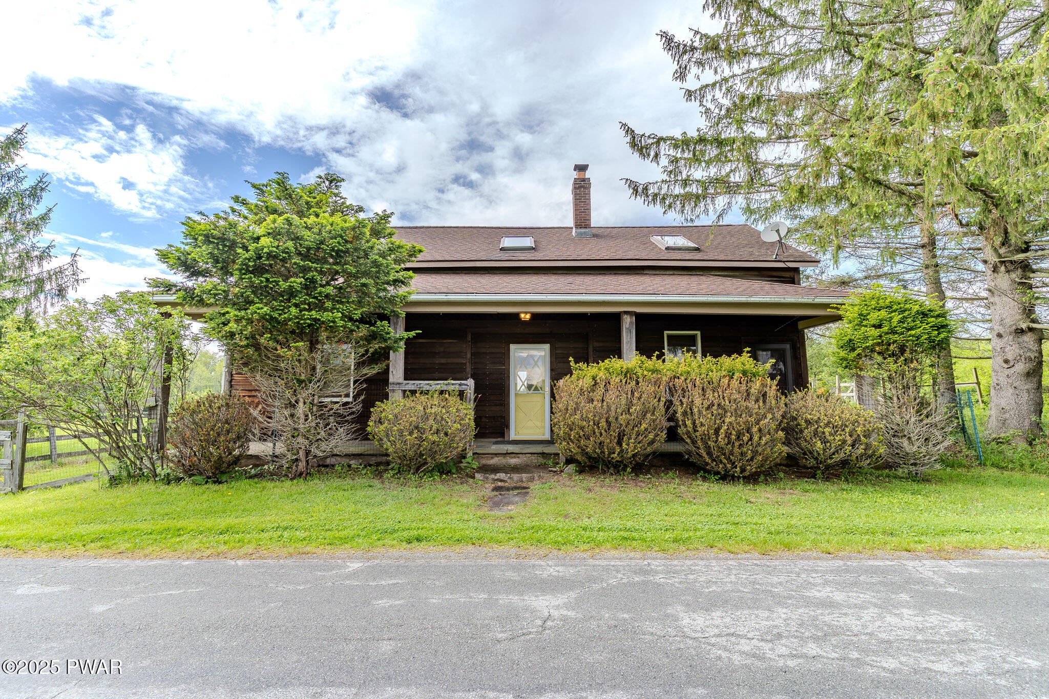 Honesdale, Pennsylvania, 18431, United States, 6 Bedrooms Bedrooms, ,4 BathroomsBathrooms,Residential,Active,1824543