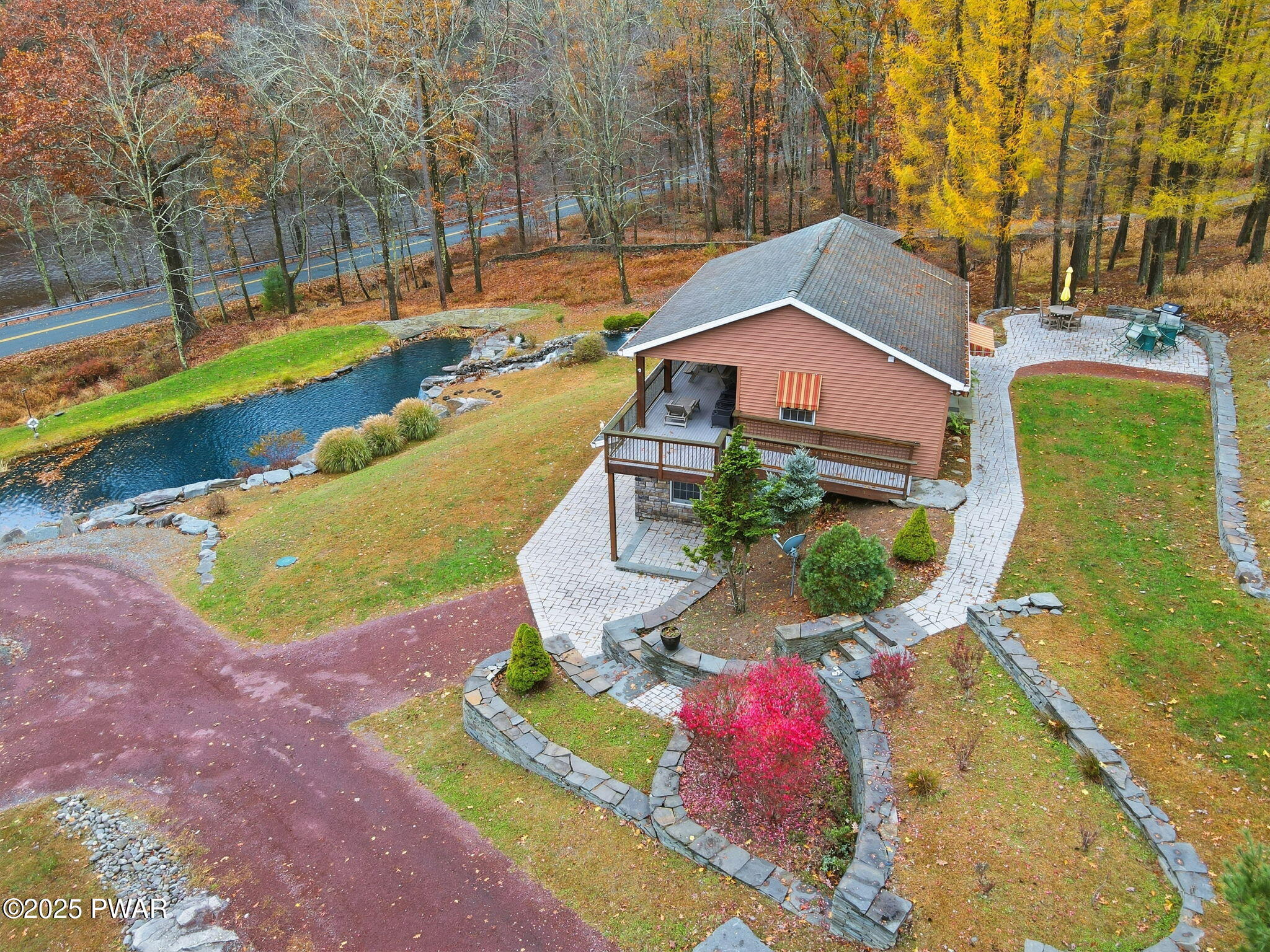 Hawley, Pennsylvania, 18428, United States, 2 Bedrooms Bedrooms, ,3 BathroomsBathrooms,Residential,Active,1985583