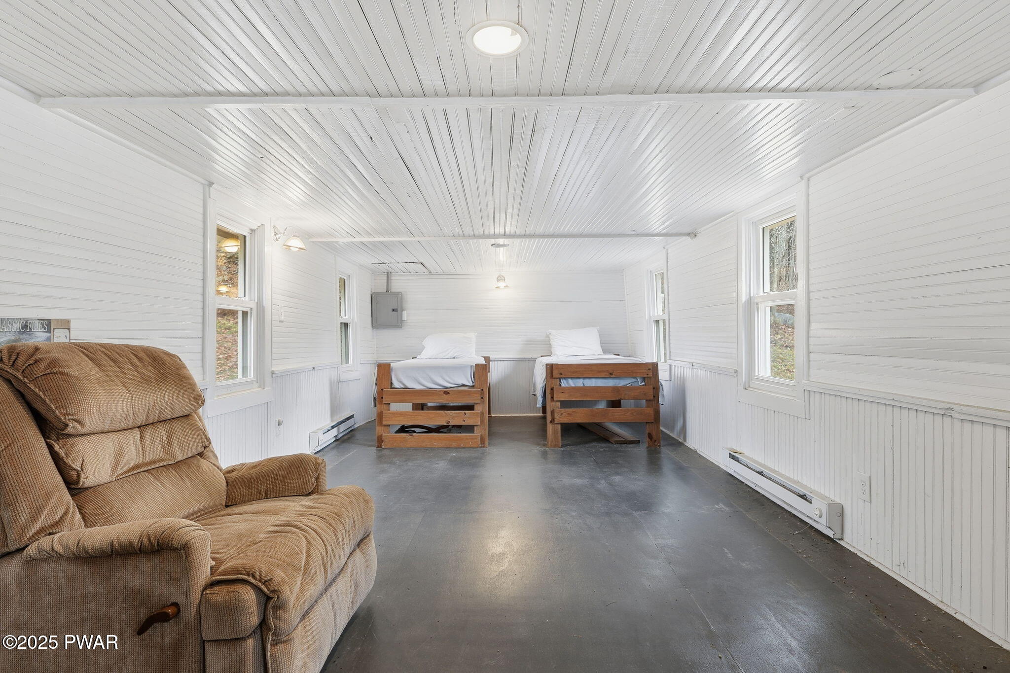 Hawley, Pennsylvania, 18428, United States, 2 Bedrooms Bedrooms, ,3 BathroomsBathrooms,Residential,Active,1985583